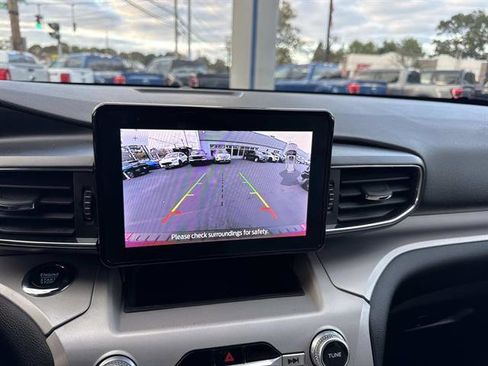 Used 2023 Ford Explorer XLT w/ Equipment Group 202A image 14