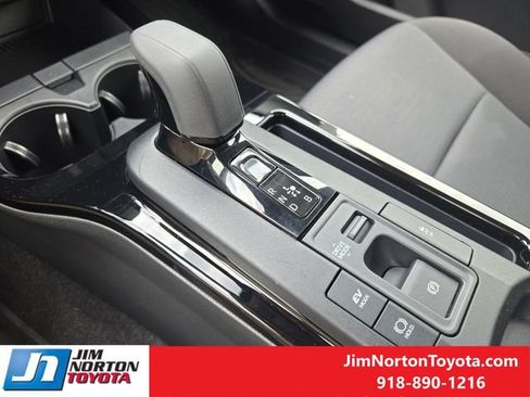 Used 2025 Toyota Prius LE FWD image 20
