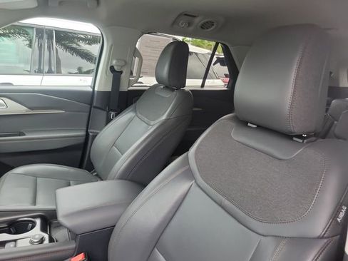 Certified 2025 Ford Explorer Active w/ Active Comfort Package RWD image 8