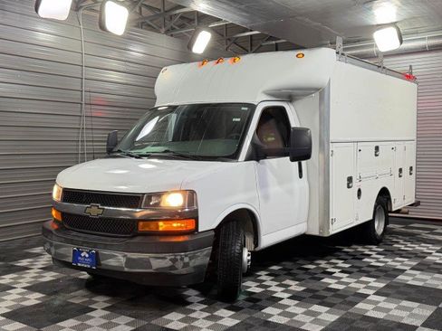 Used 2017 Chevrolet Express 3500 image 37