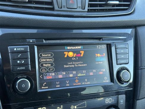 Used 2020 Nissan Rogue SV image 3