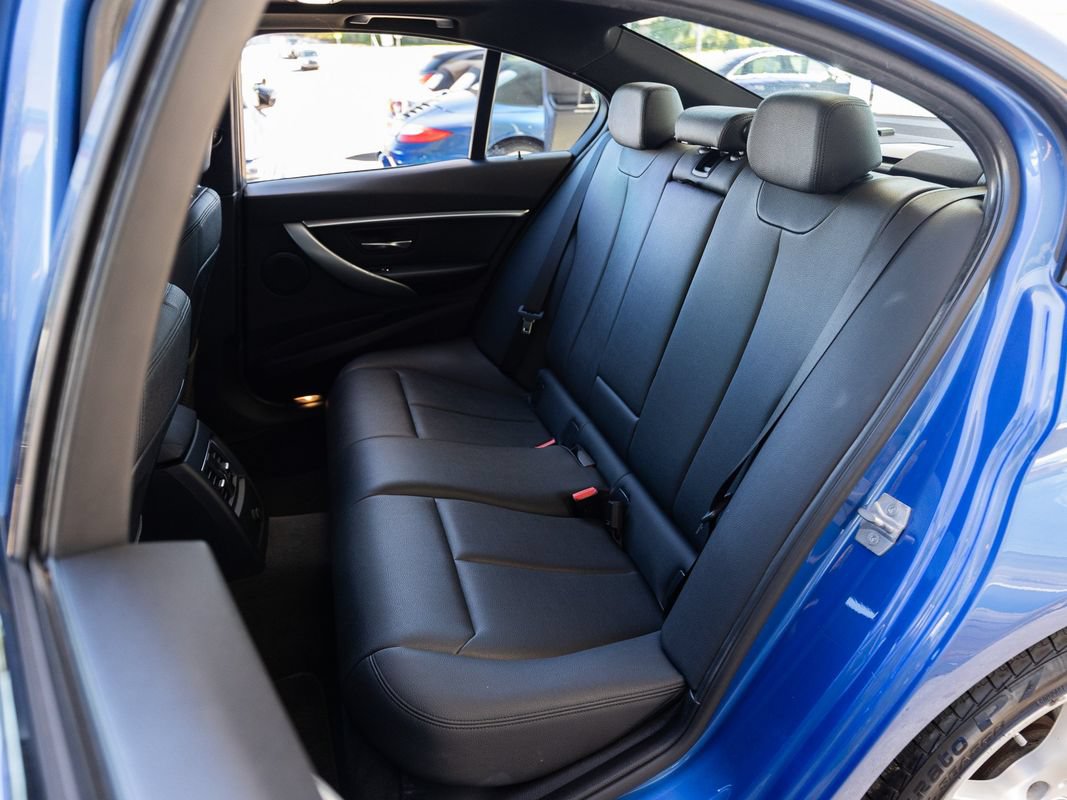 Used 2018 BMW 330i xDrive Sedan w/ M Sport Package AWD/4WD image 29