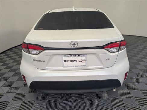 Used 2023 Toyota Corolla LE image 6
