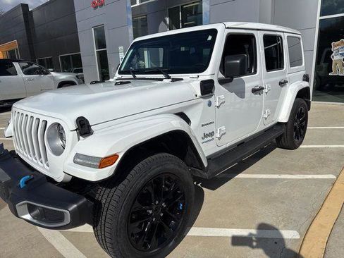 Used 2022 Jeep Wrangler Unlimited Sahara w/ Cold Weather Group AWD/4WD image 10