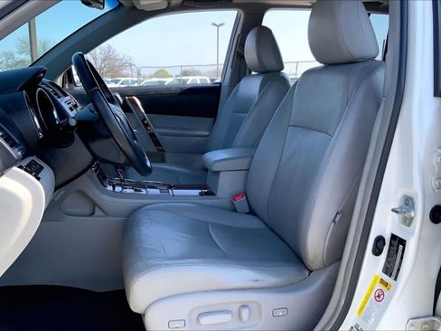 Used 2013 Toyota Highlander Limited image 8