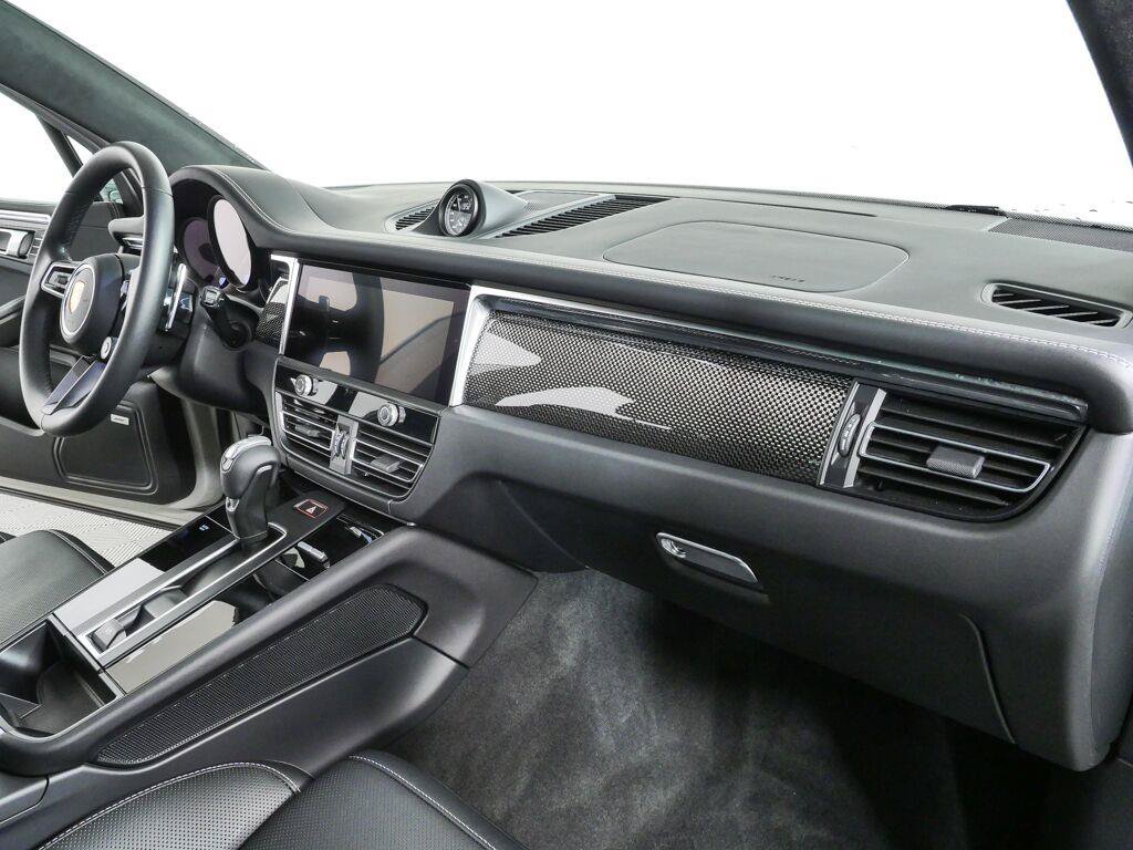 Certified 2026 Porsche Macan GTS AWD/4WD image 27