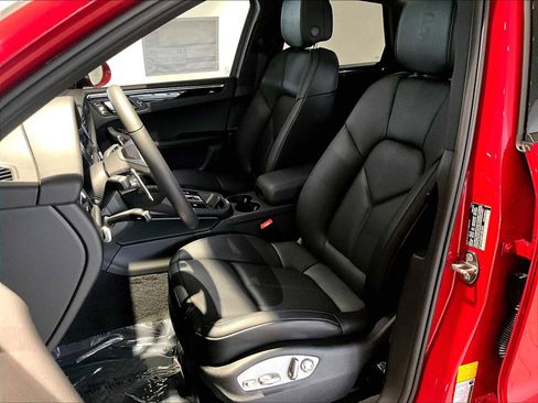 New 2026 Porsche Macan image 5