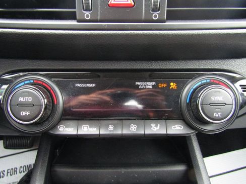 Used 2019 Kia Forte LXS FWD image 17