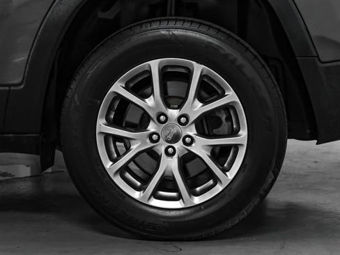 Used 2018 Jeep Cherokee Latitude Plus AWD/4WD image 53