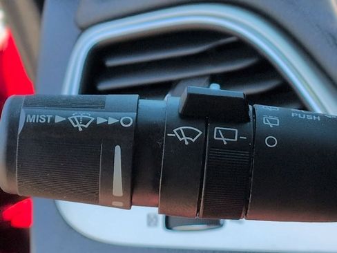 Used 2019 Dodge Journey SE FWD image 24