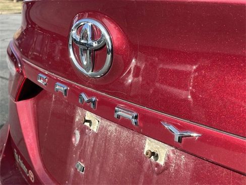 Used 2018 Toyota Camry LE image 11