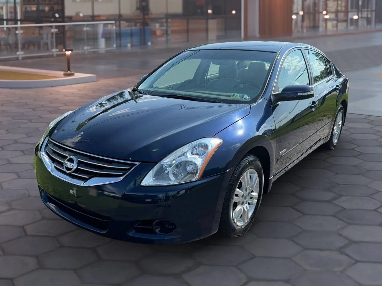Used 2010 Nissan Altima Hybrid Sedan w/ Convenience Pkg FWD image 6