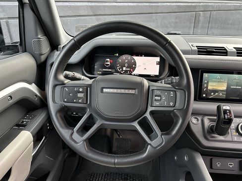 Used 2024 Land Rover Defender 90 X-Dynamic SE image 26