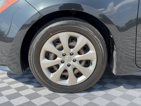 Used 2021 Toyota Corolla LE FWD image 13