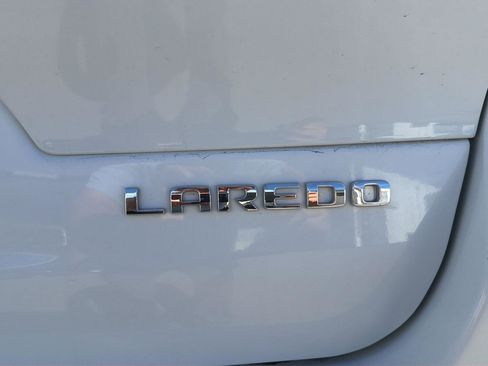 Used 2023 Jeep Grand Cherokee L Laredo image 8
