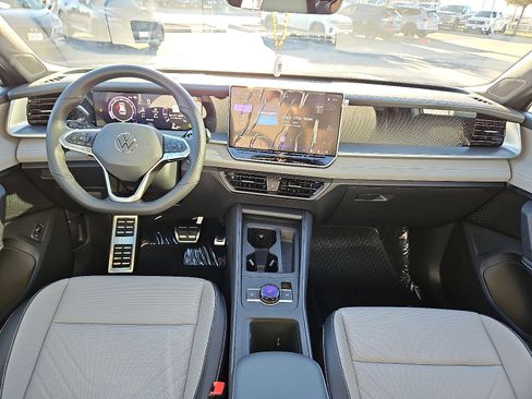 New 2026 Volkswagen Tiguan SE R-Line image 9