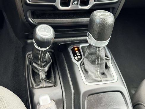 Used 2020 Jeep Wrangler Unlimited Sahara AWD/4WD image 20