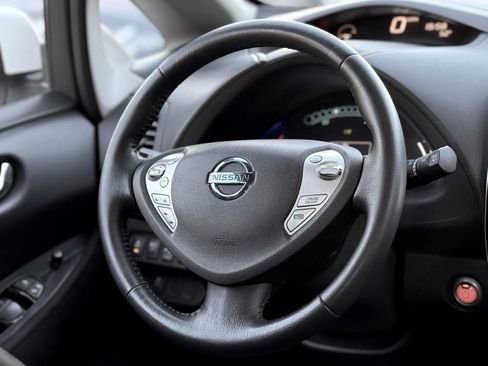 Used 2014 Nissan Leaf SV image 13