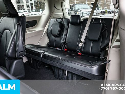 Used 2024 Chrysler Pacifica Limited FWD image 22