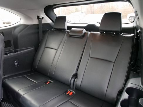 Used 2024 Toyota Highlander Platinum image 33