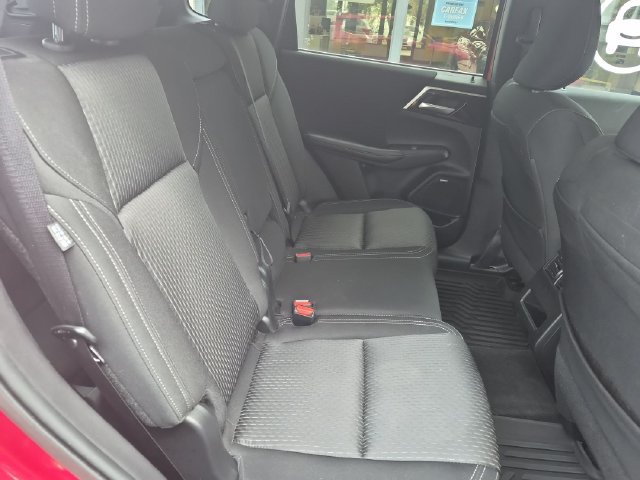 Used 2025 Mitsubishi Outlander ES FWD image 27