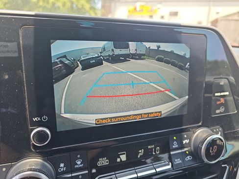 Used 2023 Toyota Highlander XLE FWD image 26