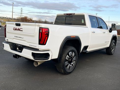 Used 2024 GMC Sierra 2500 Denali image 9