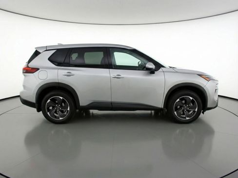 Used 2025 Nissan Rogue SV image 11