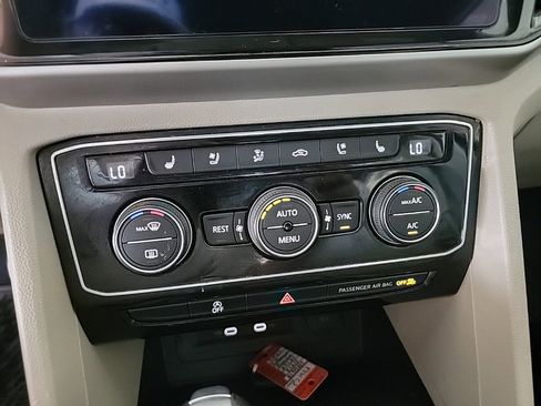 Used 2022 Volkswagen Atlas SEL Premium image 16