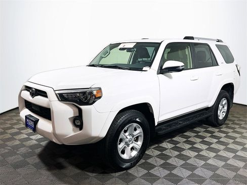 Certified 2024 Toyota 4Runner SR5 Premium image 4
