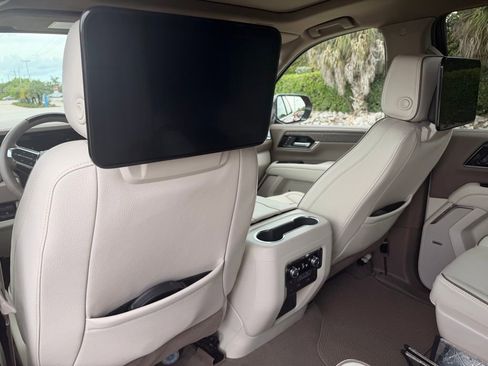 Used 2025 GMC Yukon Denali w/ Denali Reserve Package AWD/4WD image 18