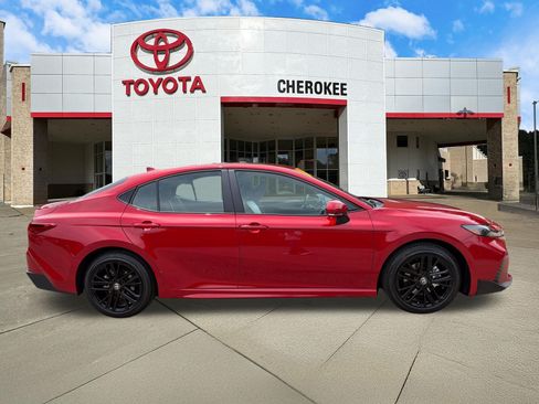 Used 2026 Toyota Camry SE w/ Multimedia Upgrade Package FWD image 4