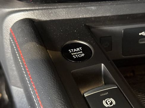 Used 2025 Nissan Kicks SR AWD/4WD image 21