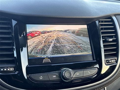 Used 2022 Chevrolet Trax LT w/ LT Convenience Package image 14