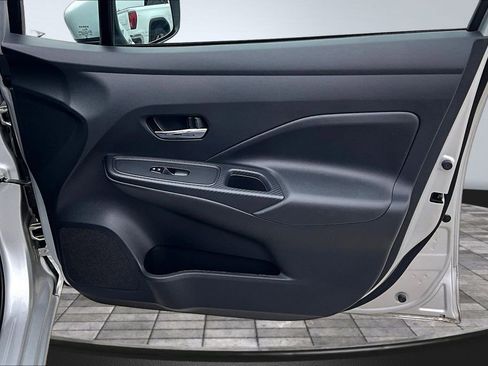Used 2025 Nissan Versa SV FWD image 28