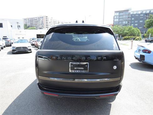 Used 2026 Land Rover Range Rover SV AWD/4WD image 3