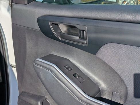 Used 2024 Toyota Highlander LE image 28