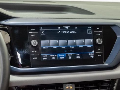 Used 2023 Volkswagen Taos SE w/ Panoramic Sunroof Package FWD image 17