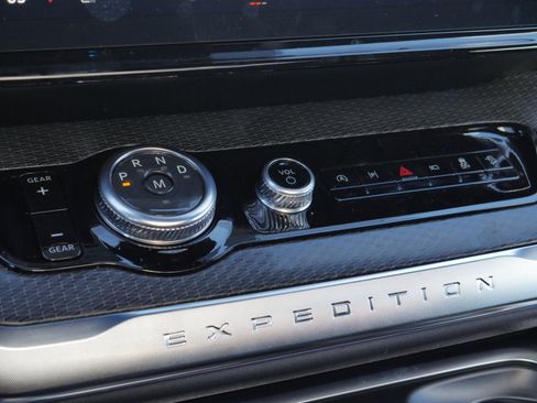 New 2026 Ford Expedition Max Platinum image 24