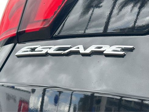 Used 2019 Ford Escape Titanium FWD image 39