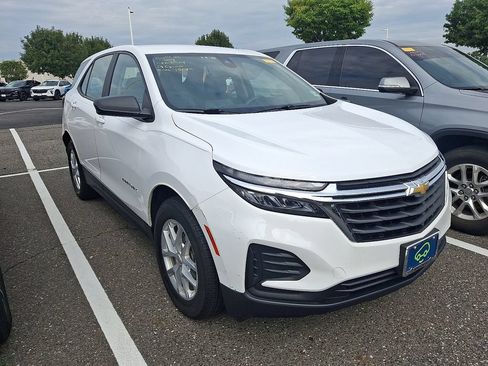 Used 2024 Chevrolet Equinox LS w/ Driver Confidence II Package FWD image 3
