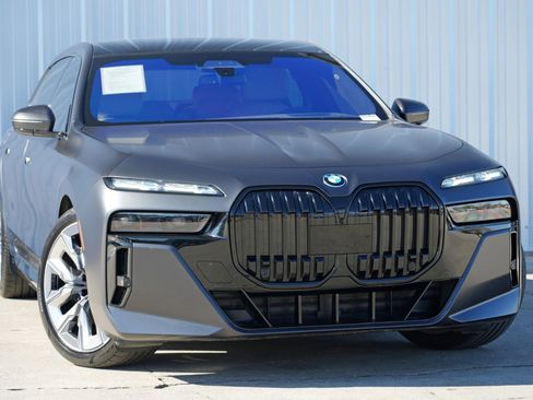 Used 2023 BMW i7 xDrive60 image 4