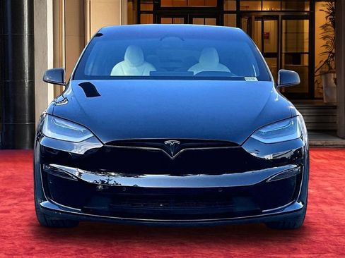 Used 2022 Tesla Model X Plaid image 3