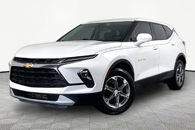 Used 2023 Chevrolet Blazer LT FWD image 3