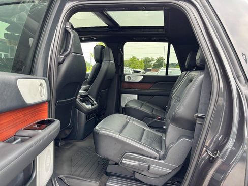 Used 2024 Lincoln Navigator L Reserve AWD/4WD image 12