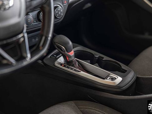 Used 2024 Chevrolet Trax RS w/ Sunroof Package FWD image 32