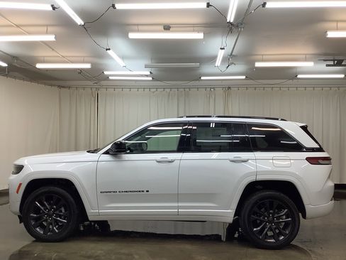 New 2026 Jeep Grand Cherokee Limited image 10