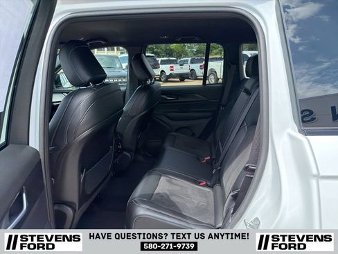 Used 2025 Jeep Grand Cherokee Altitude AWD/4WD image 26