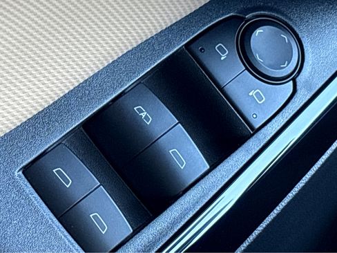 New 2026 Chevrolet Equinox ACTIV w/ Convenience Package III image 22