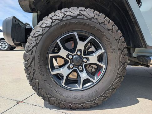 Used 2023 Jeep Wrangler Unlimited Sahara w/ Cold Weather Group AWD/4WD image 12
